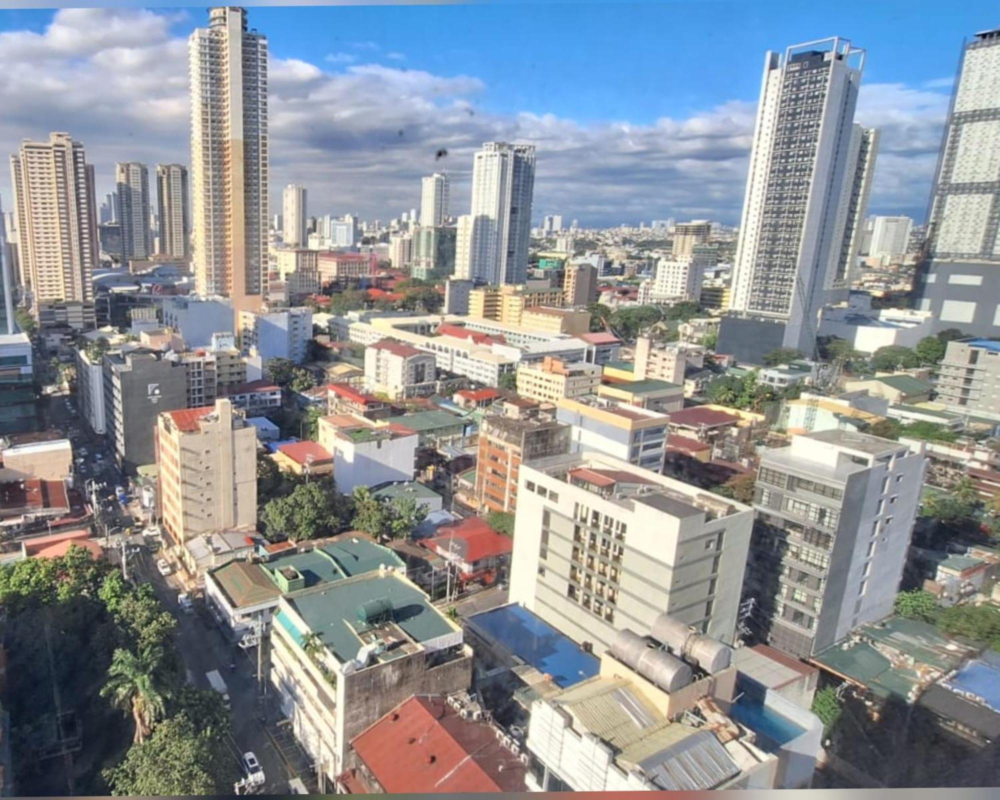 Manila Bayview Luxury Condos: Poolside Balcony Retreats Exterior photo