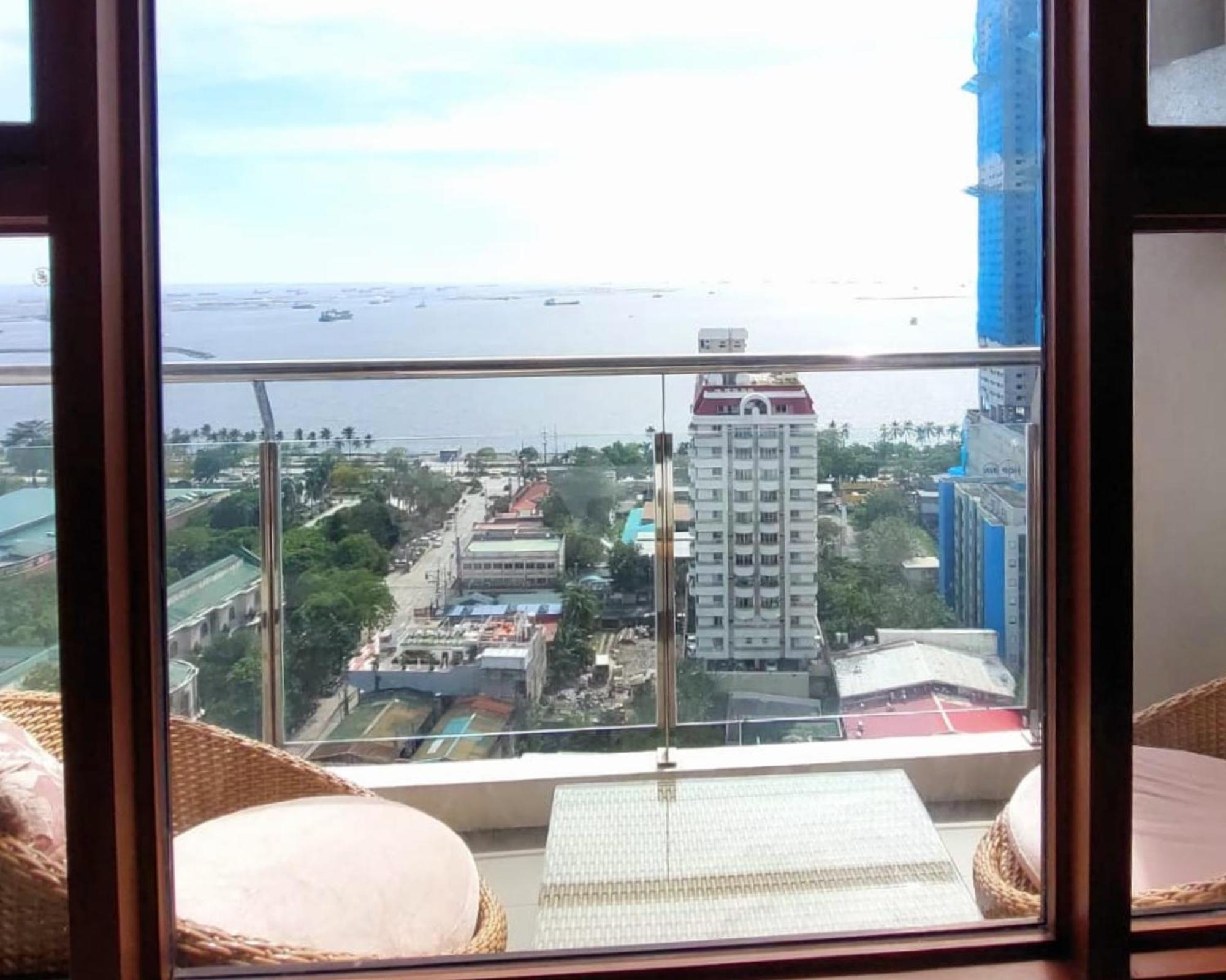 Manila Bayview Luxury Condos: Poolside Balcony Retreats Exterior photo