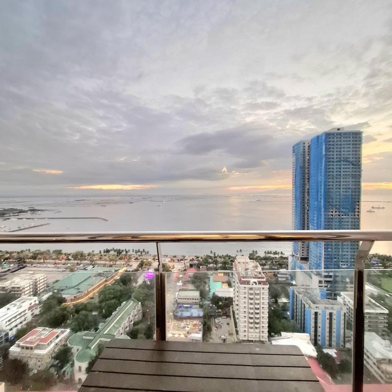 Manila Bayview Luxury Condos: Poolside Balcony Retreats Exterior photo